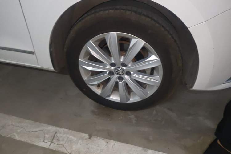Used Volkswagen Bora 2018 1.5L Automatic Comfort Model Right Front Wheel Hub