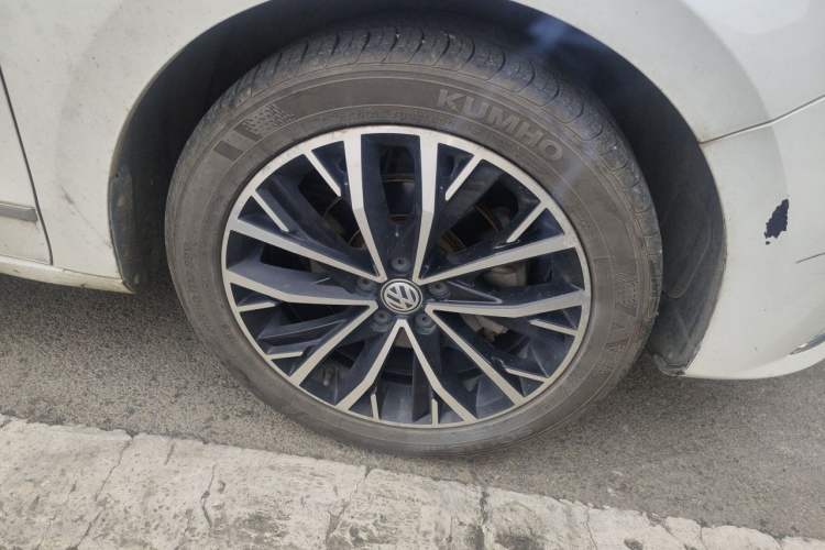 Used Volkswagen Bora 2018 1.5L Automatic Comfort Model Right Front Wheel Hub