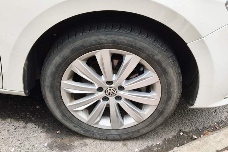 Used Volkswagen Bora 2018 1.5L Automatic Comfort Model Right Front Wheel Hub