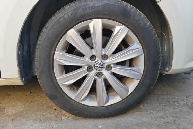 Used Volkswagen Bora 2018 1.5L Automatic Comfort Model Right Front Wheel Hub