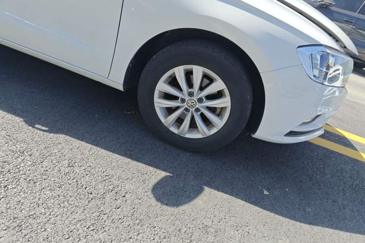 Used Volkswagen Bora 2018 1.5L Automatic Fashion Model Right Front Wheel Hub