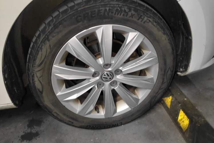 Used Volkswagen Bora 2018 1.5L Automatic Comfort Model Right Front Wheel Hub