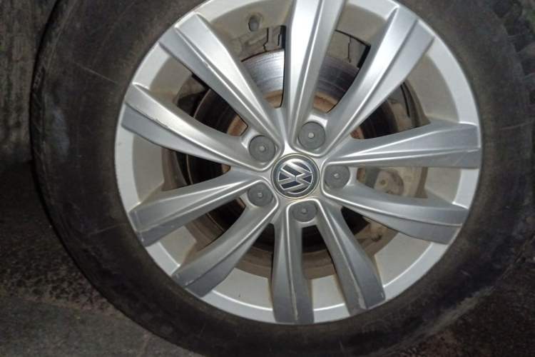 Used Volkswagen Bora 2018 1.5L Automatic Fashion Model Right Front Wheel Hub