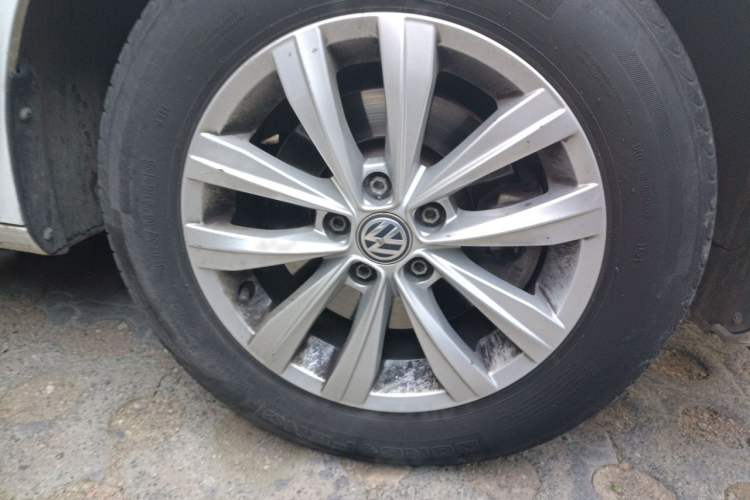 Used Volkswagen Bora 2018 1.5L Automatic Fashion Model Right Front Wheel Hub