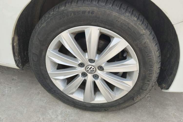 Used Volkswagen Bora 2018 1.5L Automatic Comfort Model Right Front Wheel Hub