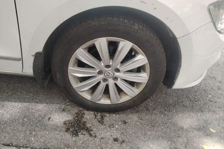 Used Volkswagen Bora 2018 1.5L Manual Comfort Model Right Front Wheel Hub