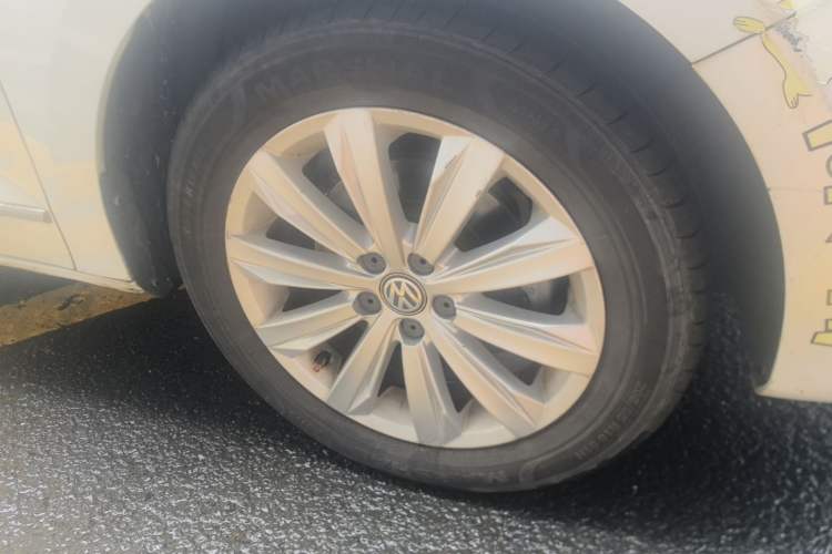 Used Volkswagen Bora 2018 1.5L Automatic Comfort Model Right Front Wheel Hub