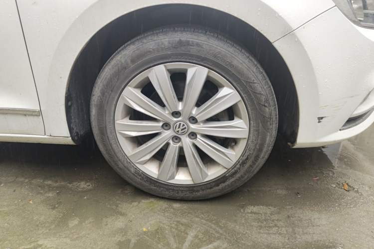 Used Volkswagen Bora 2018 1.5L Automatic Comfort Model Right Front Wheel Hub
