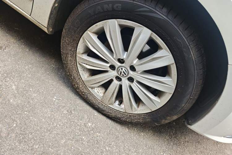 Used Volkswagen Bora 2018 1.5L Automatic Comfort Model Right Front Wheel Hub