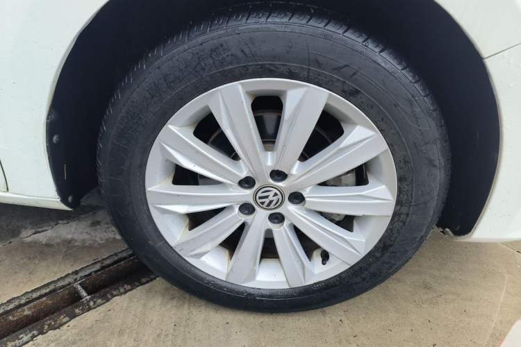 Used Volkswagen Bora 2018 1.5L Manual Comfort Model Right Front Wheel Hub
