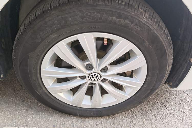Used Volkswagen Bora 2018 1.5L Manual Fashion Model Right Front Wheel Hub
