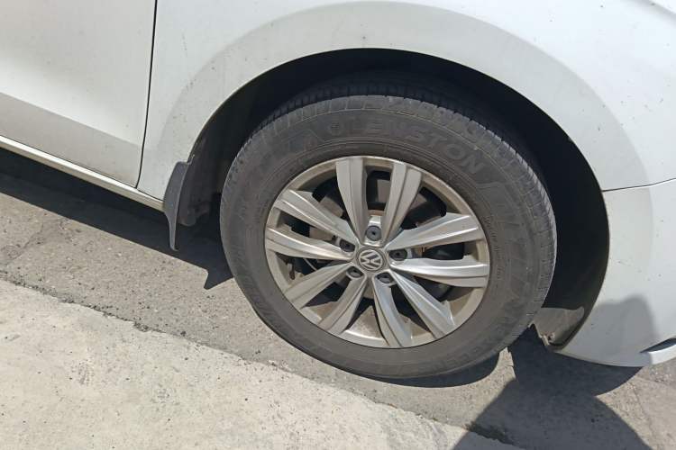 Used Volkswagen Bora 2018 1.5L Automatic Fashion Model Right Front Wheel Hub