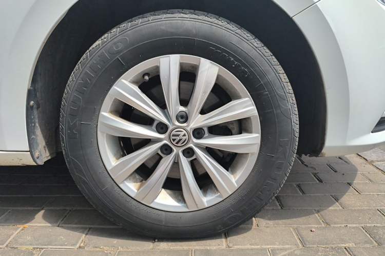 Used Volkswagen Bora 2018 1.5L Automatic Fashion Model Right Front Wheel Hub