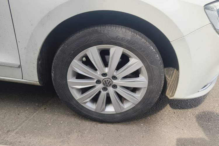 Used Volkswagen Bora 2018 1.5L Automatic Comfort Model Right Front Wheel Hub