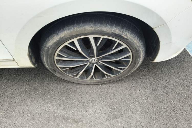 Used Volkswagen Bora 2018 1.5L Automatic Comfort Model Right Front Wheel Hub