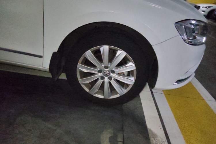 Used Volkswagen Bora 2018 1.5L Automatic Comfort Model Right Front Wheel Hub