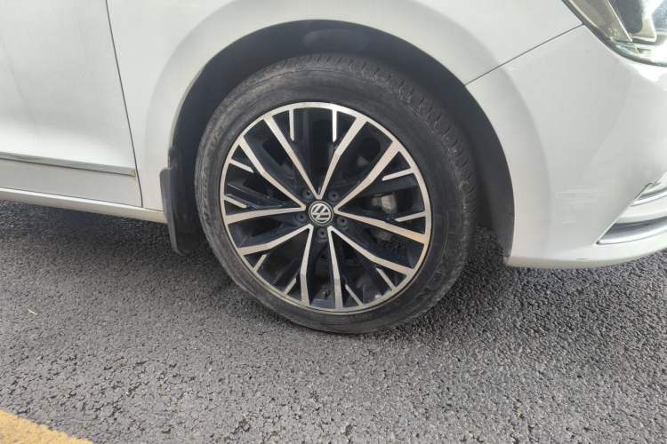 Used Volkswagen Bora 2018 1.5L Automatic Comfort Model Right Front Wheel Hub