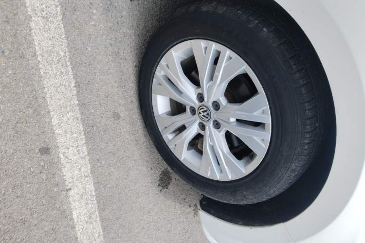 Used Volkswagen Bora 2018 1.5L Automatic Fashion Model Right Front Wheel Hub