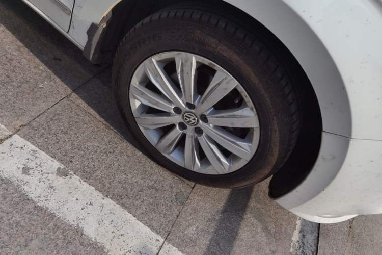 Used Volkswagen Bora 2018 1.5L Automatic Comfort Model Right Front Wheel Hub