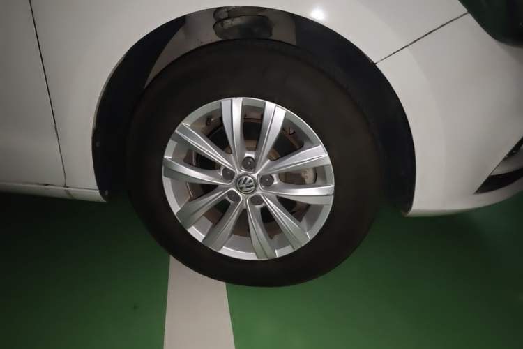 Used Volkswagen Bora 2018 1.5L Automatic Fashion Model Right Front Wheel Hub