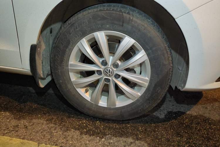 Used Volkswagen Bora 2018 1.5L Automatic Fashion Model Right Front Wheel Hub