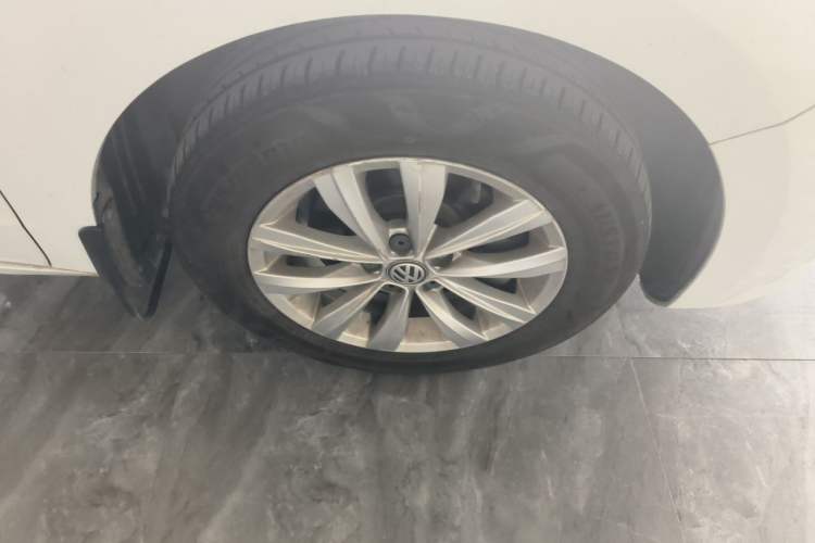 Used Volkswagen Bora 2018 1.5L Automatic Fashion Model Right Front Wheel Hub