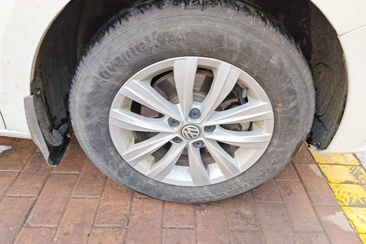 Used Volkswagen Bora 2018 1.5L Automatic Fashion Model Right Front Wheel Hub