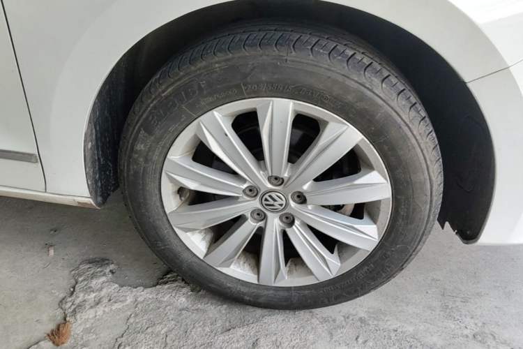 Used Volkswagen Bora 2018 1.5L Automatic Comfort Model Right Front Wheel Hub