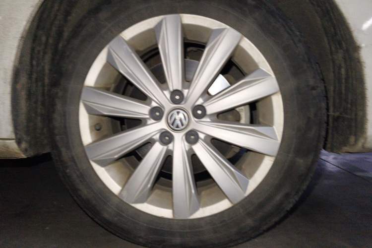 Used Volkswagen Bora 2018 1.5L Automatic Comfort Model Right Front Wheel Hub