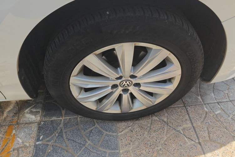 Used Volkswagen Bora 2018 1.5L Automatic Comfort Model Right Front Wheel Hub
