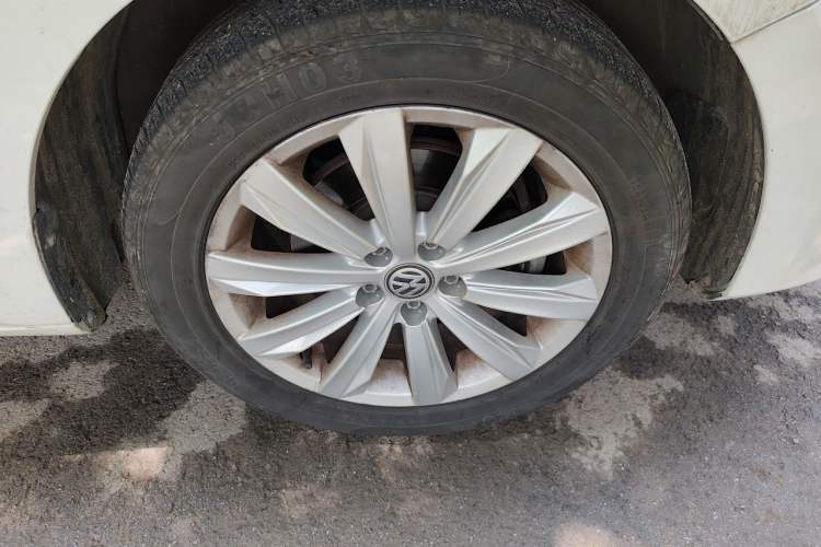 Used Volkswagen Bora 2018 1.5L Automatic Comfort Model Right Front Wheel Hub