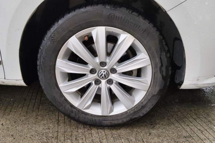 Used Volkswagen Bora 2018 1.5L Automatic Comfort Model Right Front Wheel Hub