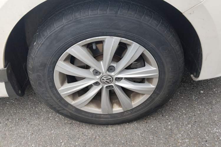 Used Volkswagen Bora 2018 1.5L Automatic Fashion Model Right Front Wheel Hub