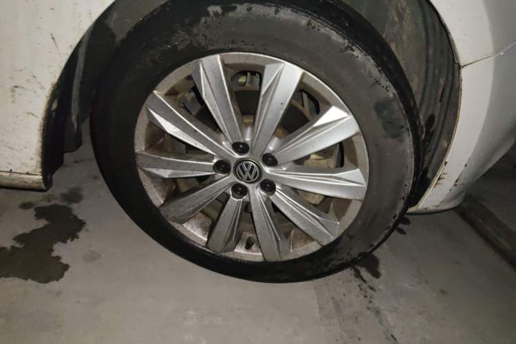 Used Volkswagen Bora 2018 1.5L Automatic Comfort Model Right Front Wheel Hub