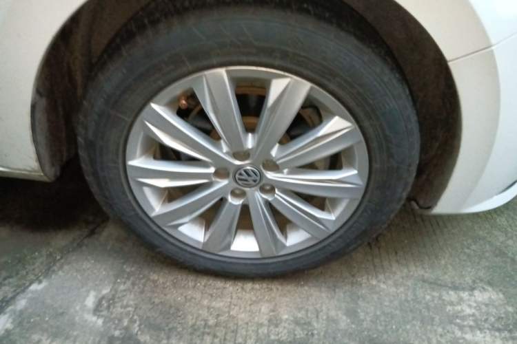 Used Volkswagen Bora 2018 1.5L Manual Comfort Model Right Front Wheel Hub