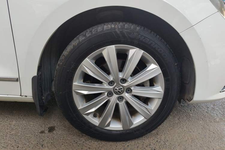Used Volkswagen Bora 2018 1.5L Automatic Comfort Model Right Front Wheel Hub