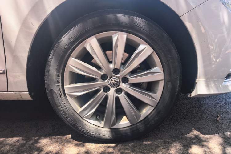 Used Volkswagen Bora 2018 1.5L Automatic Comfort Model Right Front Wheel Hub