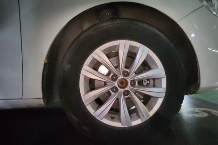 Used Volkswagen Bora 2018 1.5L Automatic Fashion Model Right Front Wheel Hub