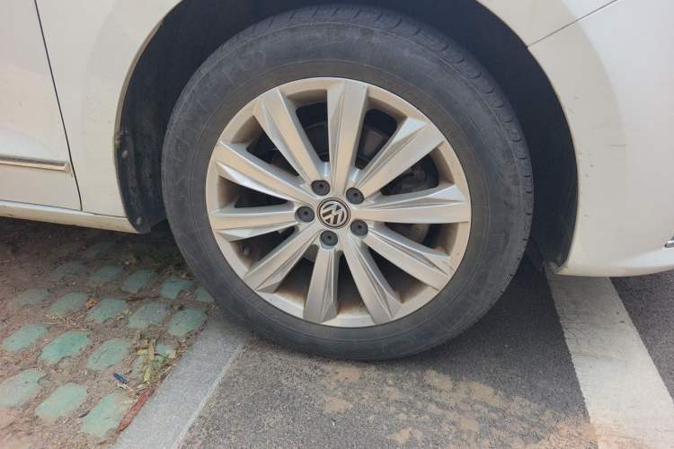 Used Volkswagen Bora 2018 1.5L Automatic Comfort Model Right Front Wheel Hub