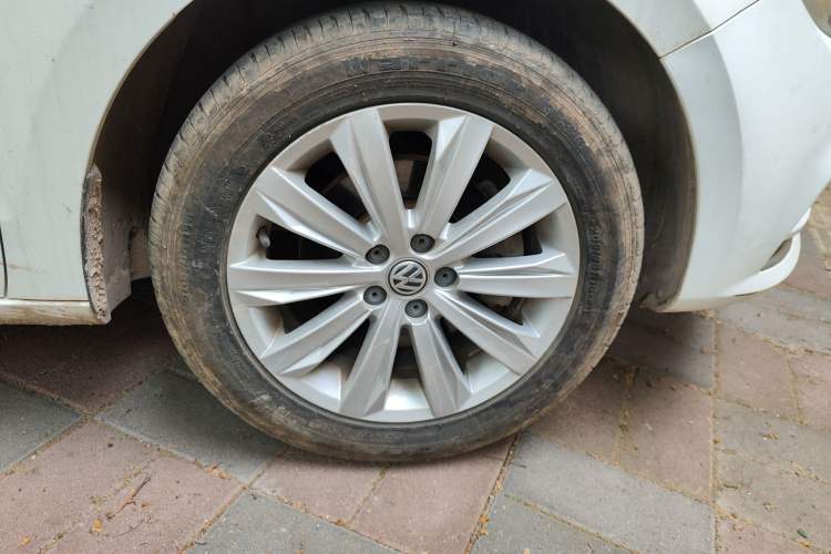 Used Volkswagen Bora 2018 1.5L Automatic Comfort Model Right Front Wheel Hub