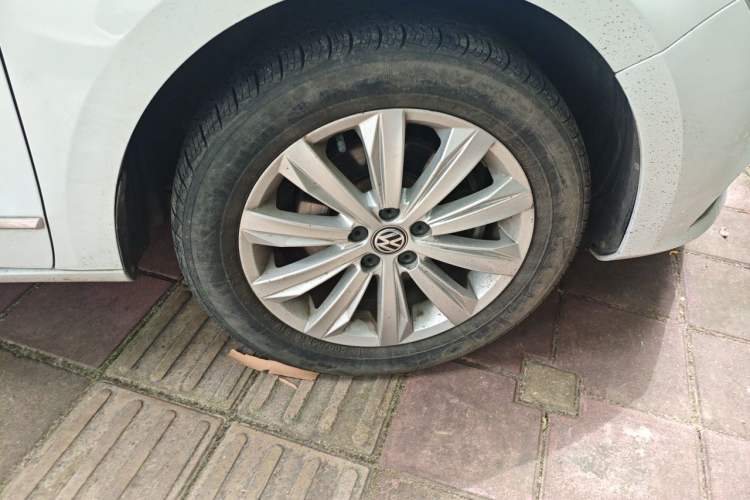 Used Volkswagen Bora 2018 1.5L Automatic Comfort Model Right Front Wheel Hub