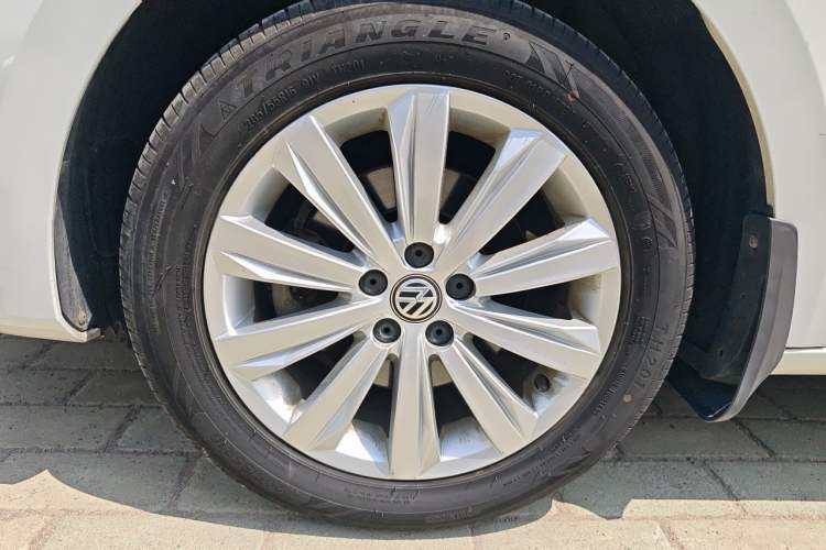 Used Volkswagen Bora 2018 1.5L Automatic Comfort Model Right Front Wheel Hub