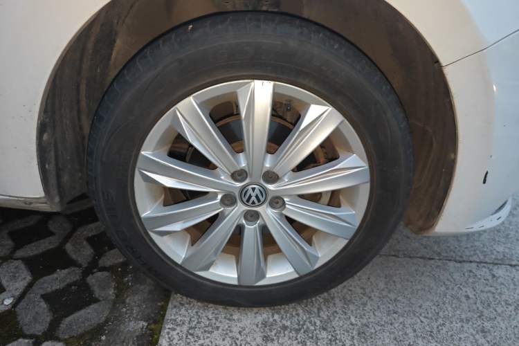 Used Volkswagen Bora 2018 1.5L Automatic Comfort Model Right Front Wheel Hub