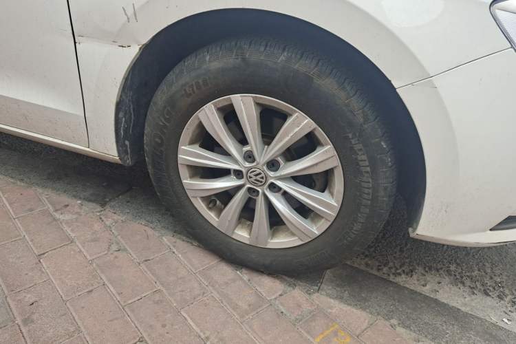 Used Volkswagen Bora 2018 1.5L Automatic Fashion Model Right Front Wheel Hub