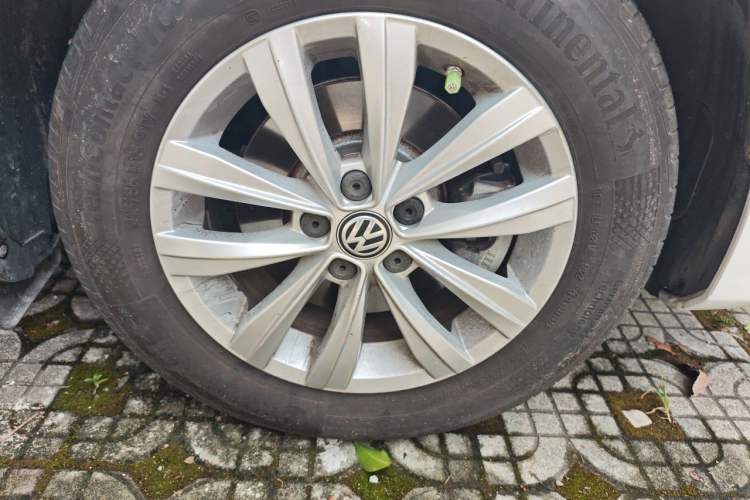 Used Volkswagen Bora 2018 1.5L Automatic Fashion Model Right Front Wheel Hub