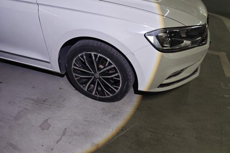 Used Volkswagen Bora 2018 1.5L Automatic Comfort Model Right Front Wheel Hub