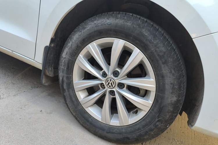 Used Volkswagen Bora 2018 1.5L Manual Fashion Model Right Front Wheel Hub