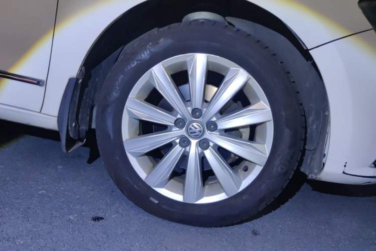 Used Volkswagen Bora 2018 1.5L Automatic Comfort Model Right Front Wheel Hub