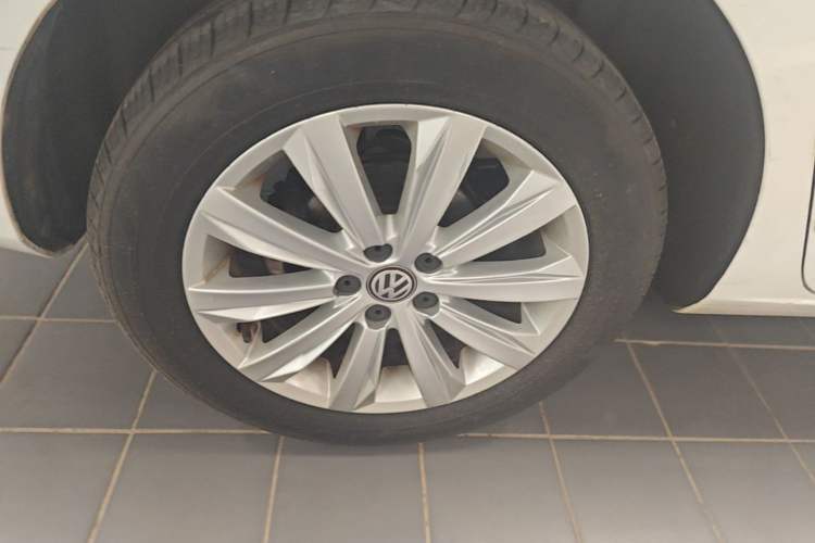Used Volkswagen Bora 2018 1.5L Automatic Comfort Model Right Rear Wheel Hub