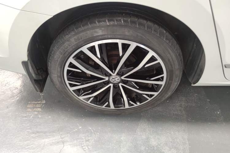 Used Volkswagen Bora 2018 1.5L Automatic Comfort Model Right Rear Wheel Hub